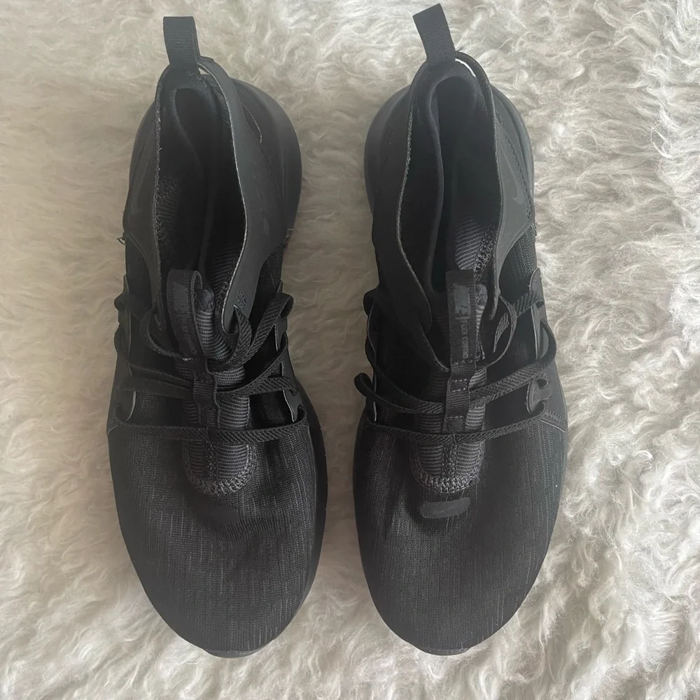 Nike trainers. - Picture 3 of 6